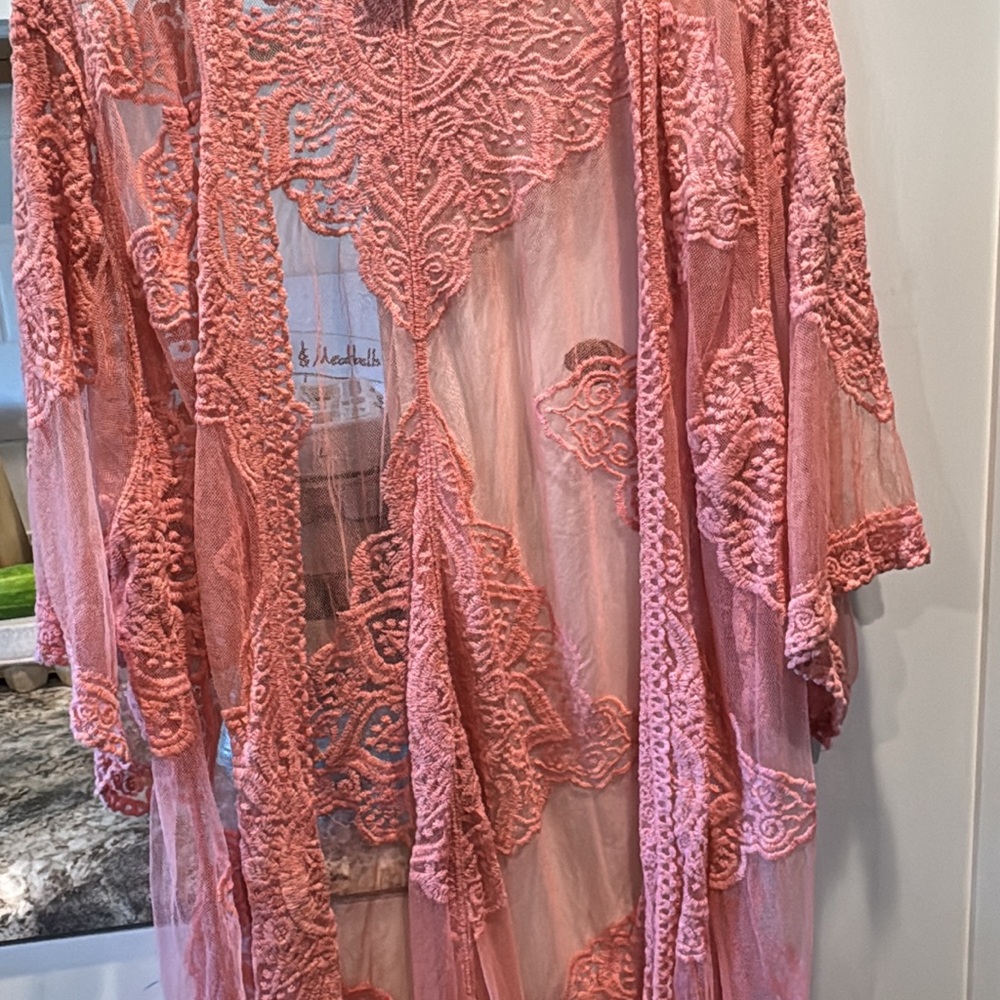 Chic Pink Lace Kimono